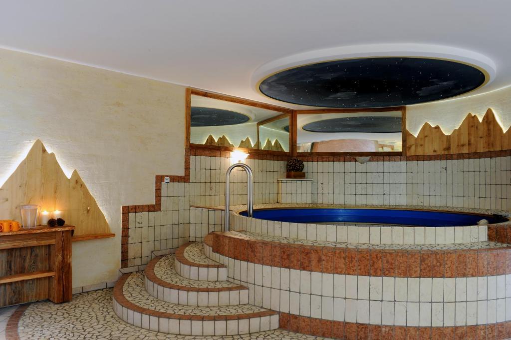 Hotel Wildschuetz San Leonardo in Passiria Exterior photo